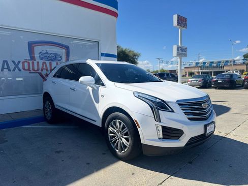 Used 2018 Cadillac XT5 Luxury w/ Driver Awareness Package AWD/4WD image 15