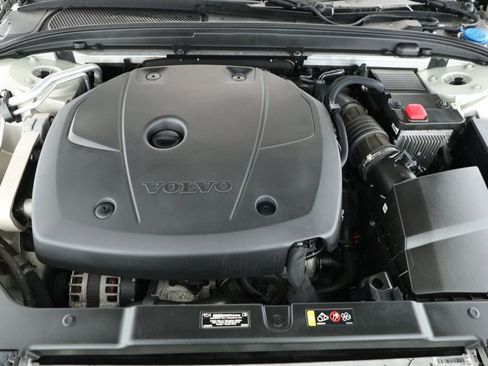 Used 2021 Volvo S60 T6 Momentum image 23