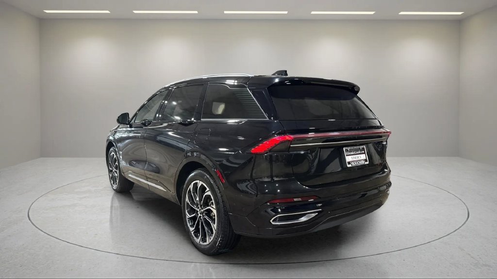 Certified 2024 Lincoln Nautilus Reserve w/ Equipment Group 202A AWD/4WD image 17