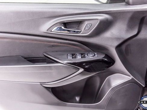 Used 2024 Chevrolet Trax RS w/ Sunroof Package image 16