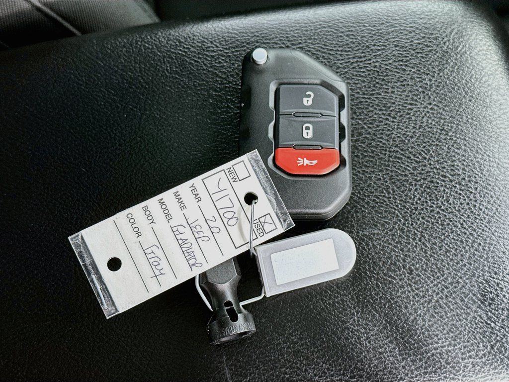Used 2020 Jeep Gladiator Sport AWD/4WD image 34