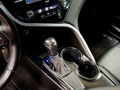 Used 2020 Toyota Camry SE image 32