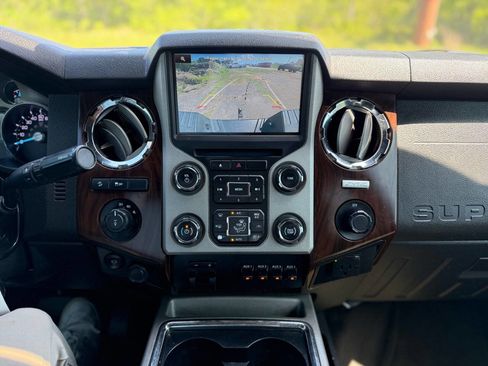 Used 2016 Ford F250 Lariat w/ Lariat Ultimate Package image 28