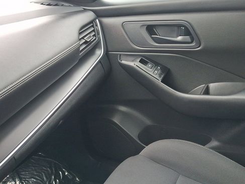 Used 2024 Nissan Rogue S AWD/4WD image 31