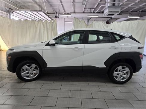 Used 2024 Hyundai Kona SE image 11