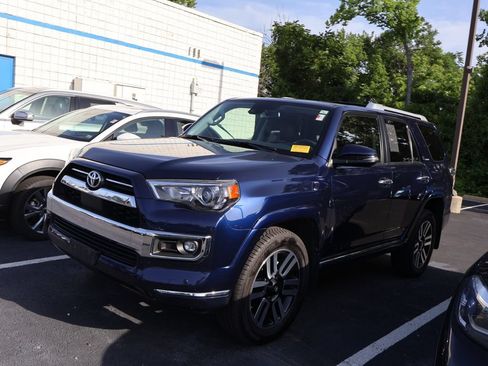 Used 2021 Toyota 4Runner Limited AWD/4WD image 4