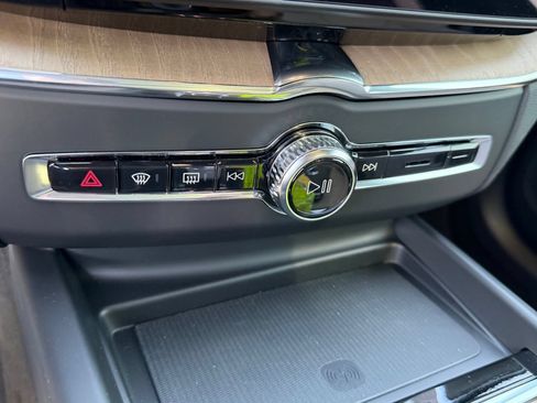 New 2027 Volvo XC60 B5 Plus AWD/4WD image 11