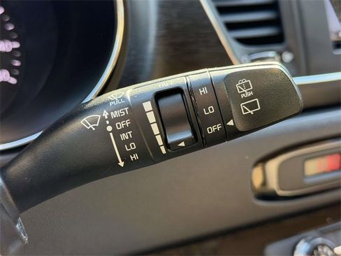 Used 2017 Kia Sedona LX image 10