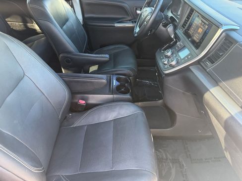 Used 2015 Toyota Sienna SE Premium FWD image 12