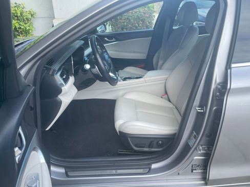 Used 2025 Genesis G70 2.5T image 29