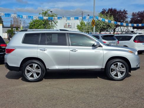 Used 2012 Toyota Highlander Limited w/ Tow Pkg image 8