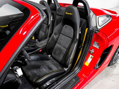 Used 2016 Porsche Boxster Spyder image 19