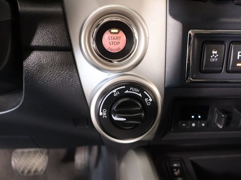 Used 2021 Nissan Titan SV w/ SV Convenience Package AWD/4WD image 9