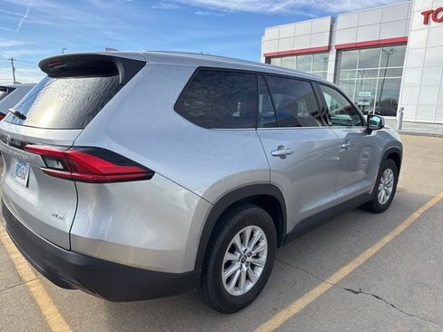 Used 2024 Toyota Grand Highlander XLE image 9