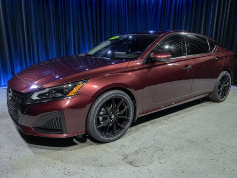 Used 2024 Nissan Altima 2.5 SL image 1