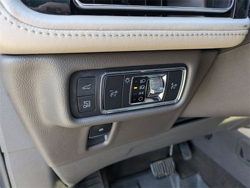 Used 2022 Lincoln Nautilus Reserve w/ Monochromatic Package image 17