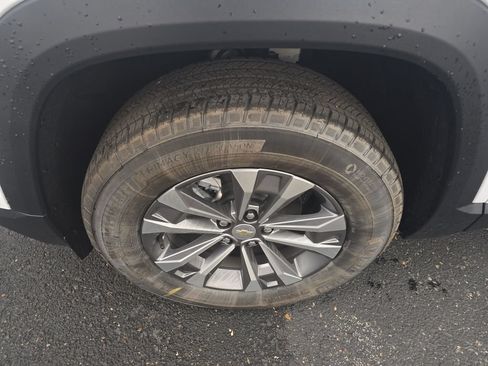 New 2026 Chevrolet Equinox LT w/ Safety and Technology Package AWD/4WD image 9