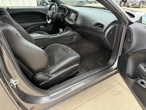 Used 2016 Dodge Challenger R/T Scat Pack w/ Leather Interior Group RWD image 12
