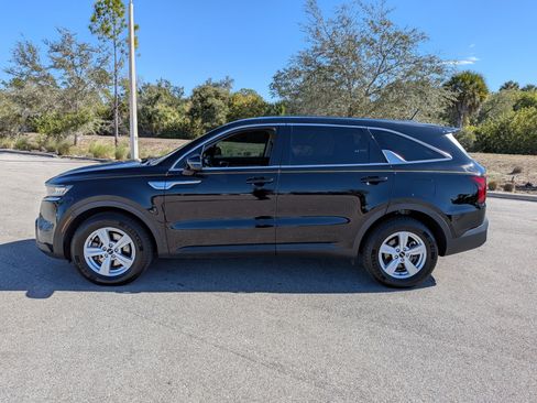 Used 2023 Kia Sorento LX image 8