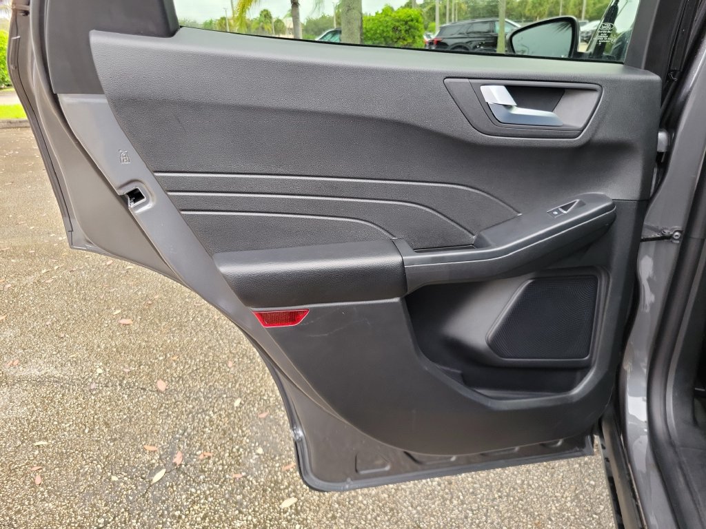 Certified 2025 Ford Escape Platinum AWD/4WD image 10