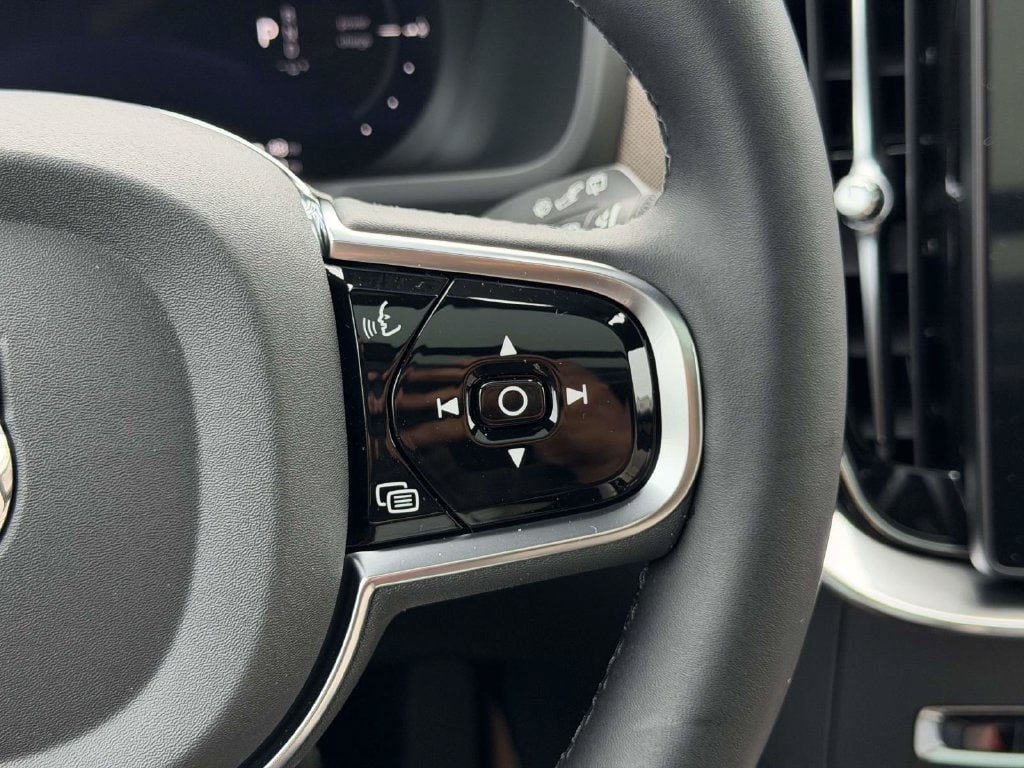 New 2026 Volvo XC90 T8 Plus w/ Protection Package AWD/4WD image 9