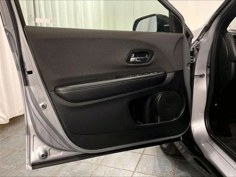 Used 2019 Honda HR-V Sport image 9