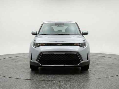 Used 2025 Kia Soul LX w/ LX Technology Package FWD image 2