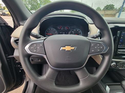Used 2022 Chevrolet Traverse LS FWD image 20