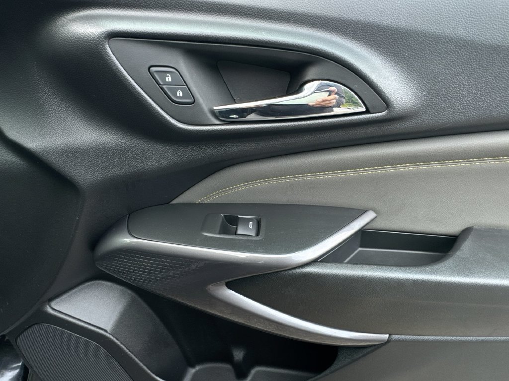 Used 2024 Chevrolet Trax ACTIV w/ Sunroof Package FWD image 31