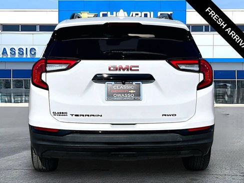 Used 2022 GMC Terrain SLE w/ Driver Convenience Package AWD/4WD image 4