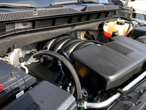Used 2025 Chevrolet Suburban LT w/ Comfort Package RWD image 33