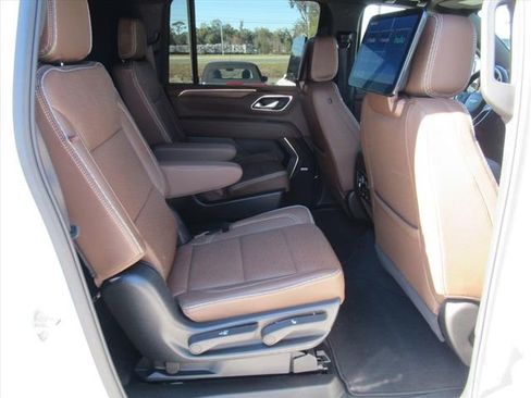 Used 2024 Chevrolet Suburban High Country w/ Advanced Technology Package image 36