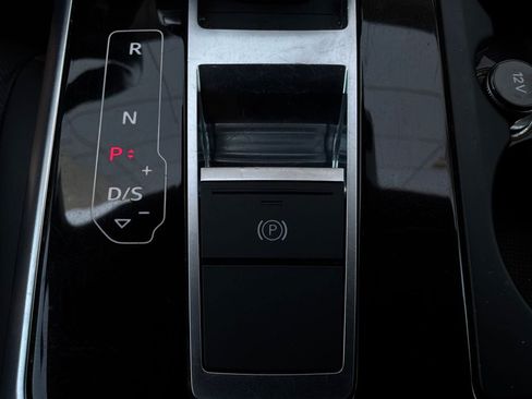 Used 2019 Audi Q8 Premium Plus w/ Premium Plus AWD/4WD image 29