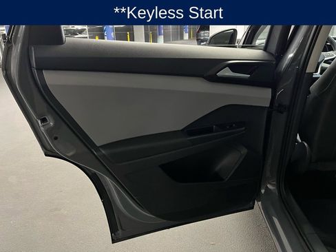 Used 2023 Volkswagen Taos SE w/ Panoramic Sunroof Package image 19