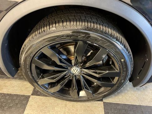 Used 2021 Volkswagen Tiguan SE R-Line FWD image 9