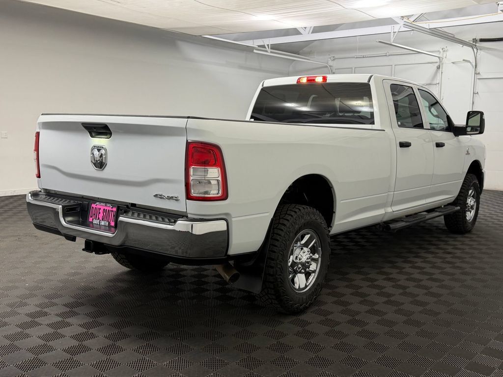 Used 2024 RAM 3500 Tradesman w/ Chrome Appearance Group AWD/4WD image 9
