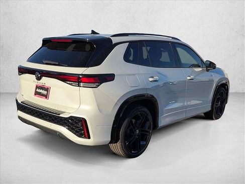 New 2026 Volkswagen Tiguan SE R-Line FWD image 2