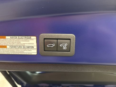 Used 2023 Toyota Corolla Cross XLE w/ Convenience Package image 23