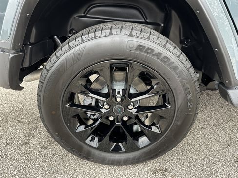 Used 2025 Jeep Wrangler Sahara image 18