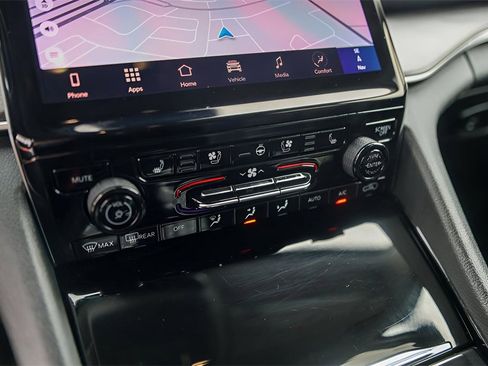 Used 2022 Jeep Grand Cherokee L Limited w/ Luxury Tech Group II image 17