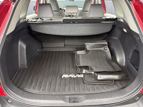 Used 2022 Toyota RAV4 XLE Premium image 36