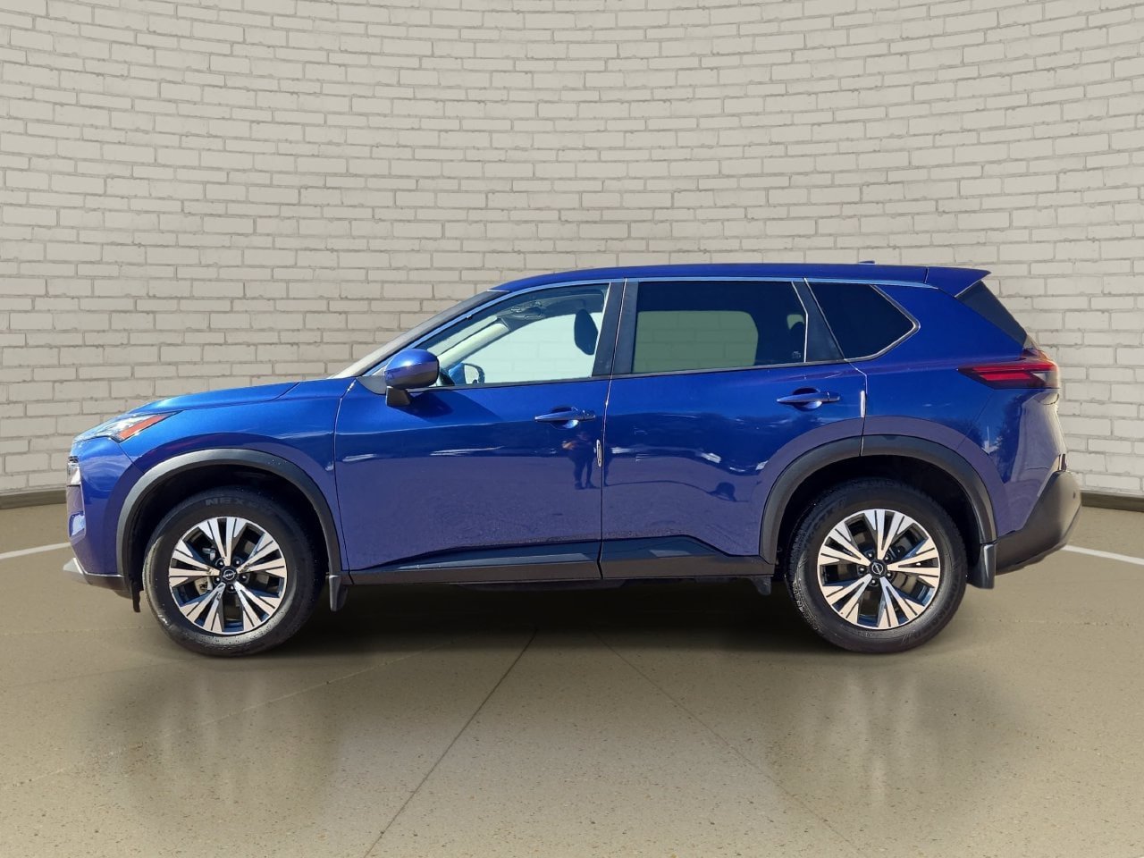Used 2023 Nissan Rogue SV FWD image 8