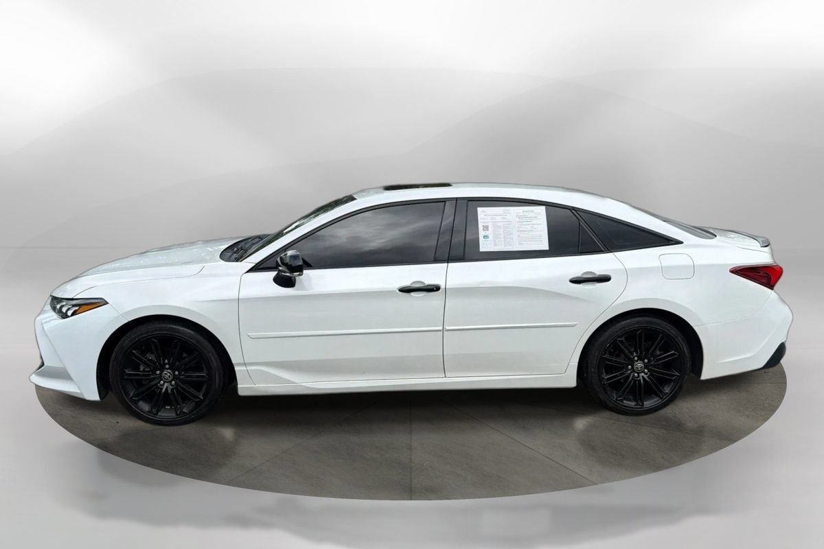 Used 2022 Toyota Avalon XSE FWD image 2