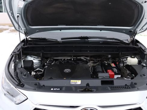 Used 2021 Toyota Highlander XLE AWD/4WD image 63