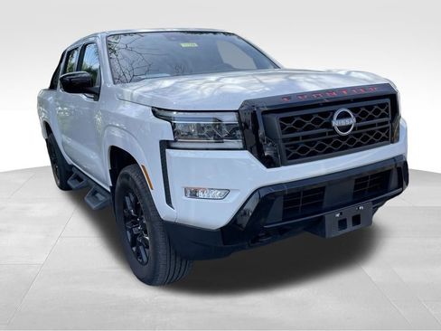 Certified 2023 Nissan Frontier SV w/ Midnight Edition Package AWD/4WD image 3