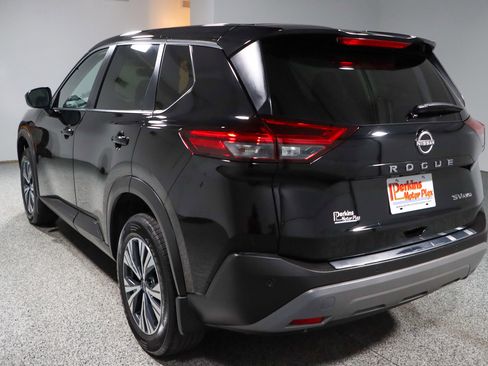 Used 2023 Nissan Rogue SV image 9