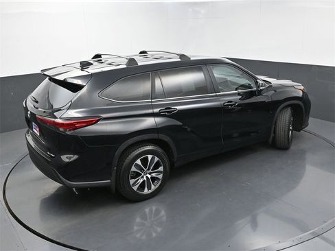 Used 2023 Toyota Highlander XLE image 36