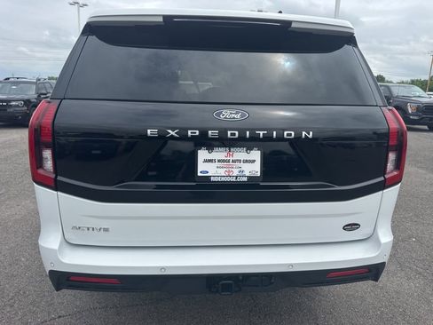 Used 2025 Ford Expedition Active AWD/4WD image 11