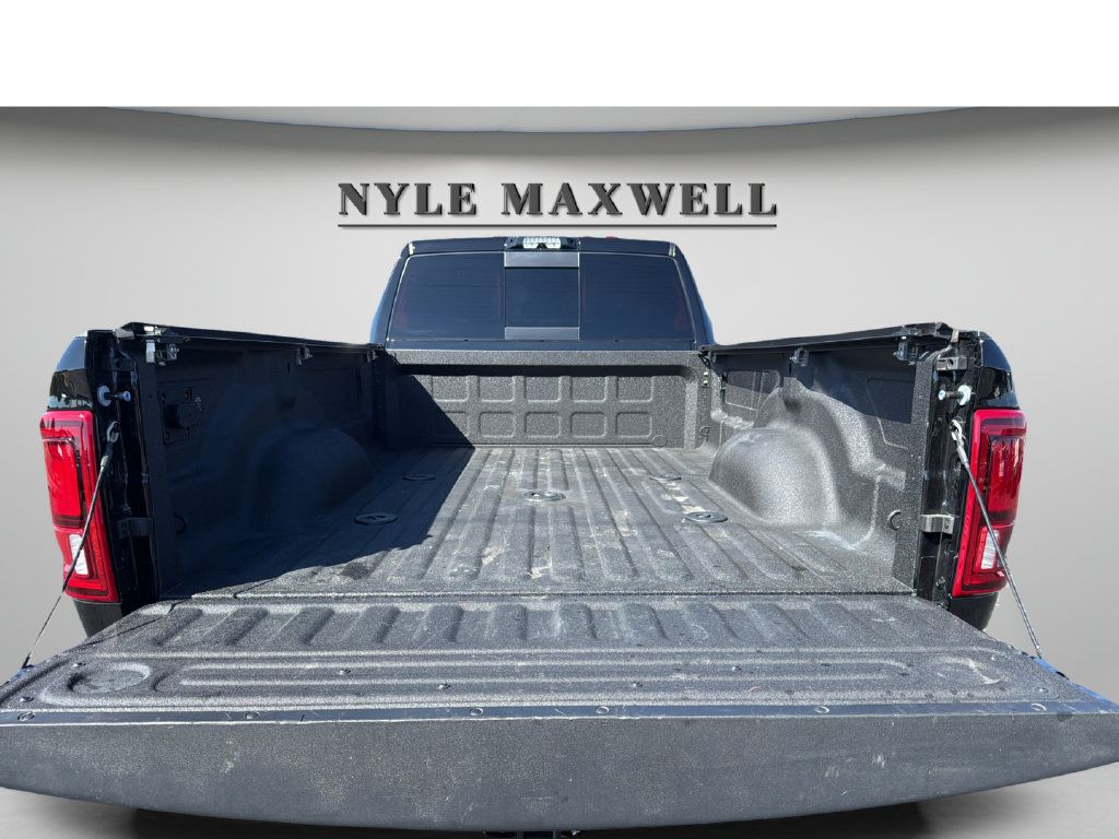 Used 2026 RAM 3500 Laramie AWD/4WD image 34