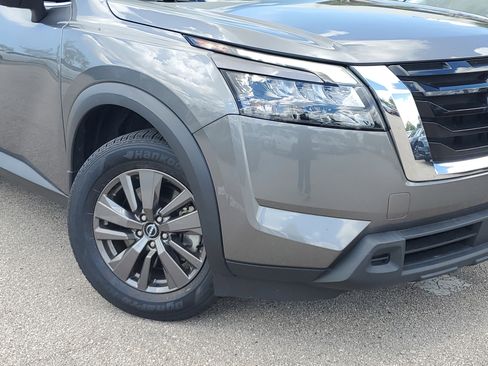 Used 2024 Nissan Pathfinder S image 2